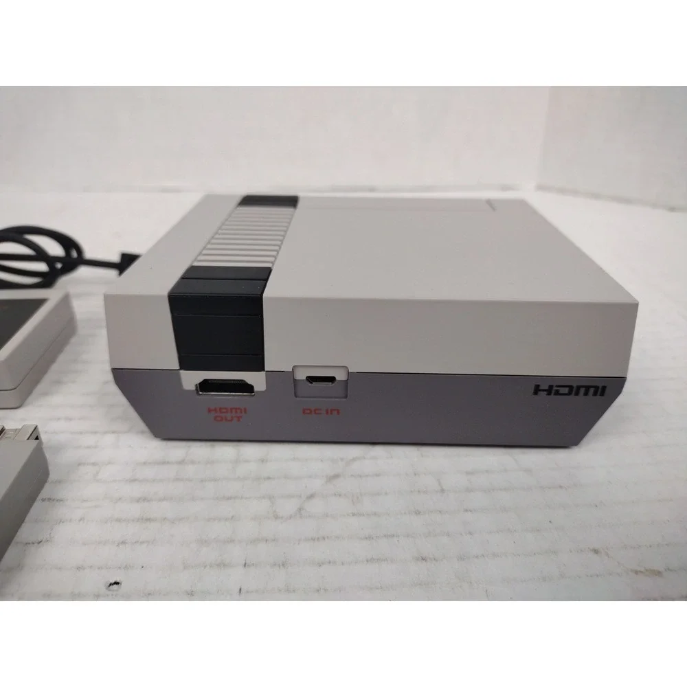 Nintendo Clv-001 Nes Classic Edition 30 Games Included! Great Condition 2 Cntrls
